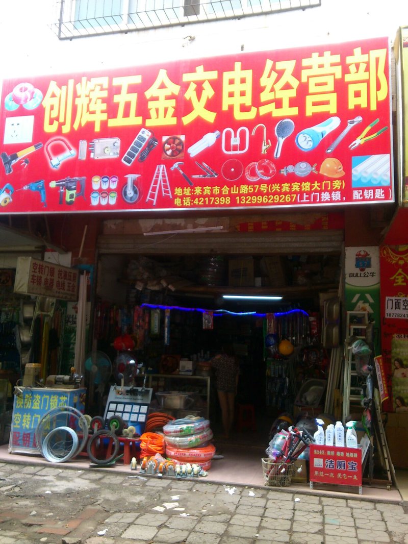 昆明卓尼商贸有限公司,一家以“卓尼服饰”为品牌的服装企业,在云南市场享有盛誉。今天,让我们通过故事化的叙述手法,一起探索这家企业的成长之路。